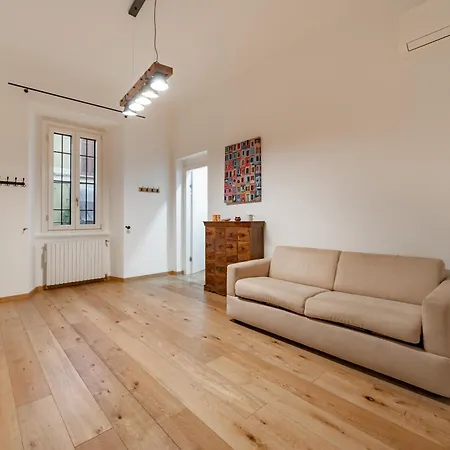 5 Walk From Porta Venezia Station, With 2 Bedrooms Appartamento