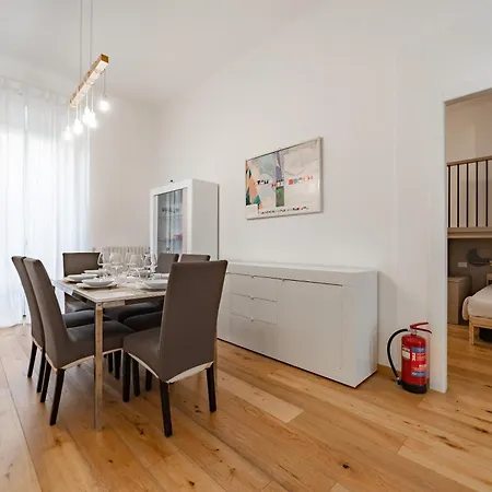 5 Walk From Porta Venezia Station, With 2 Bedrooms Milano